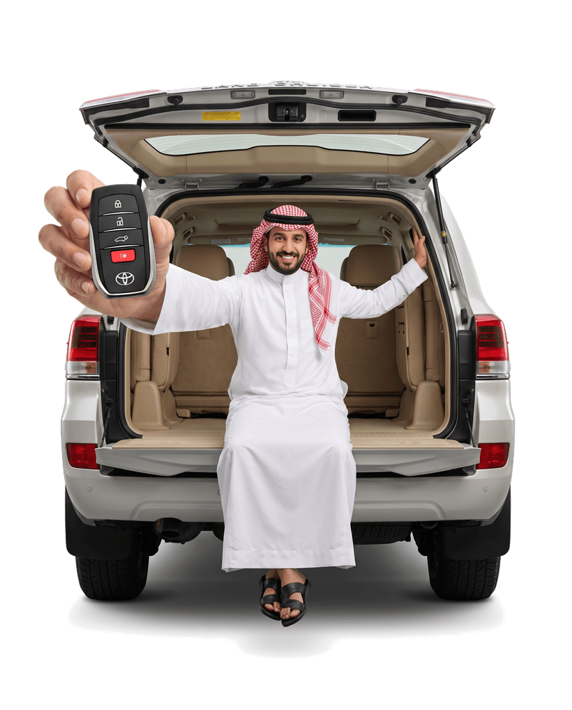 رجل يستلم مفاتيح سيارته الجديدة