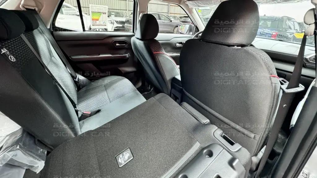 interior frontLeft