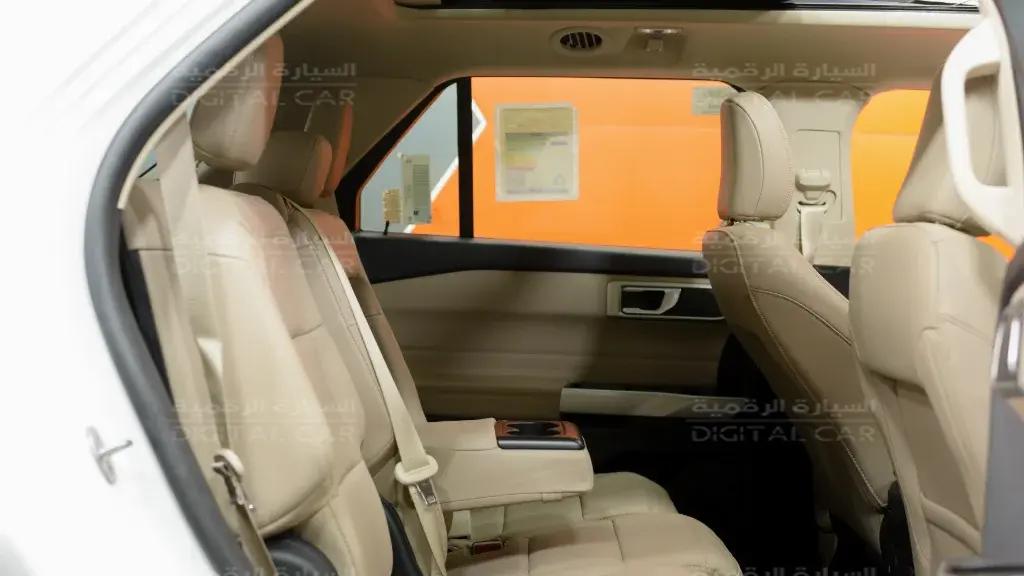 interior frontLeft