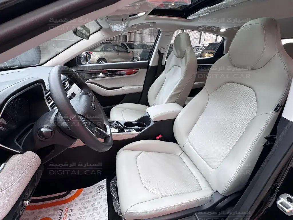 interior frontLeft