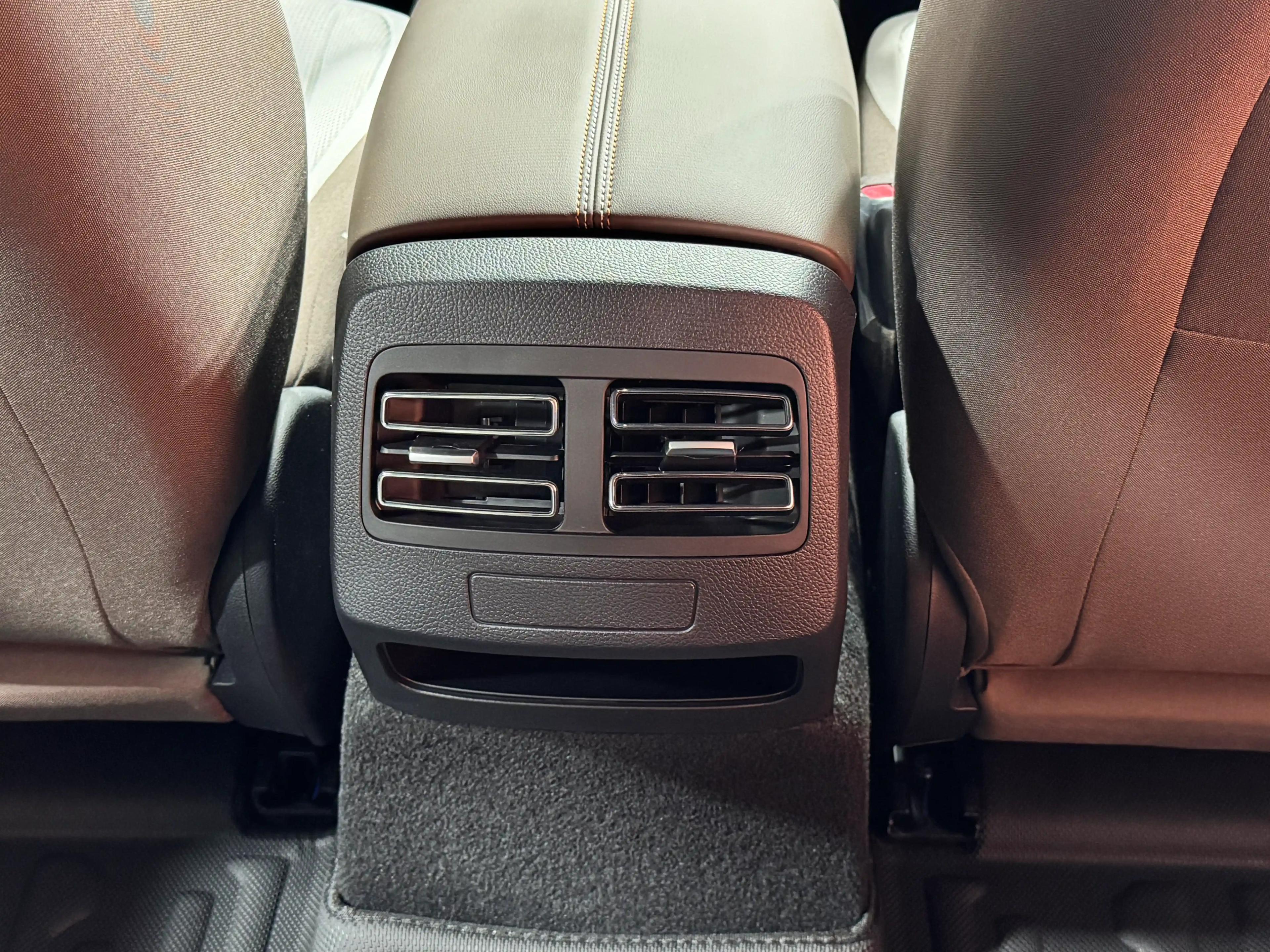 interior frontRight
