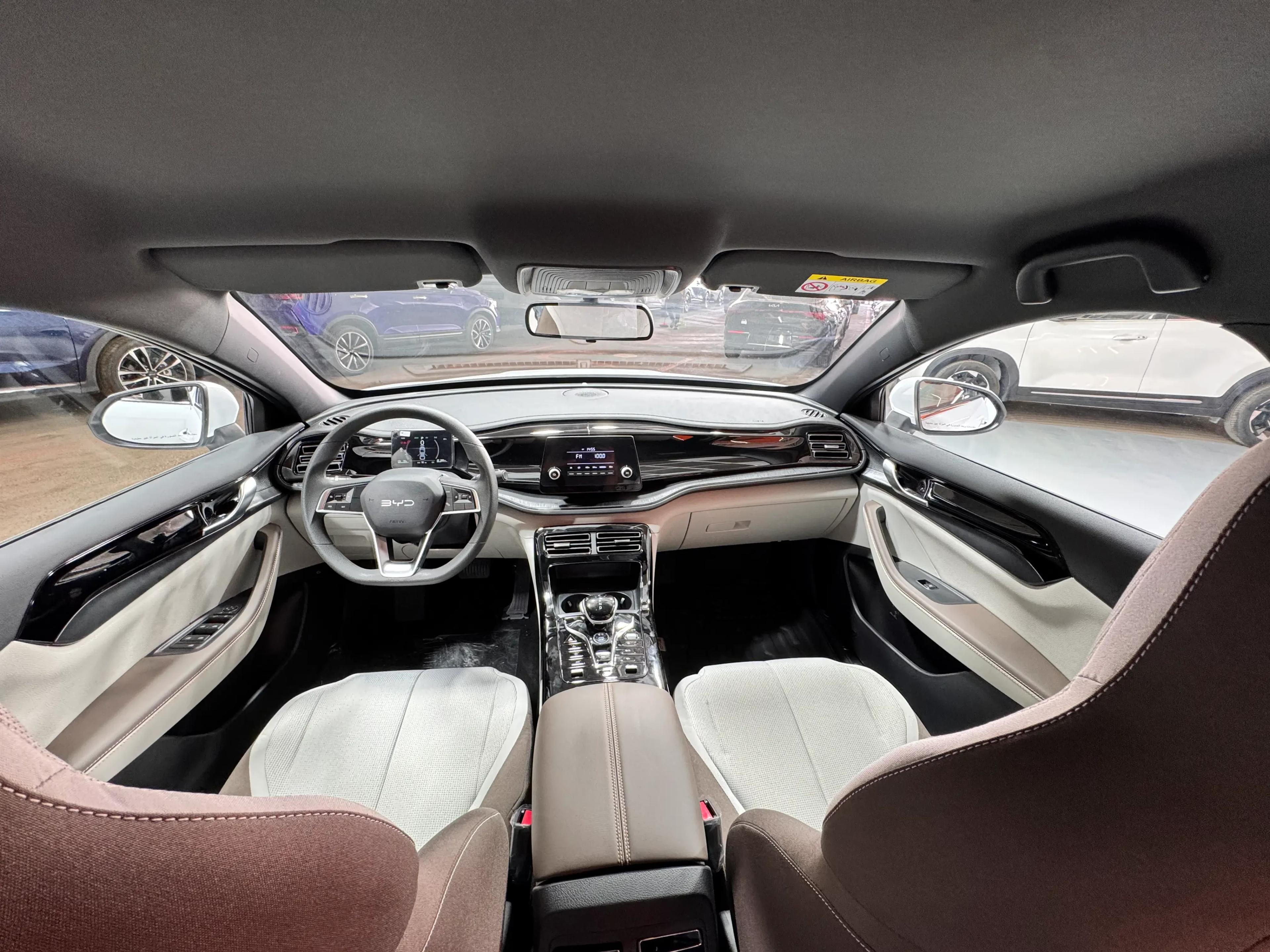 interior frontLeft