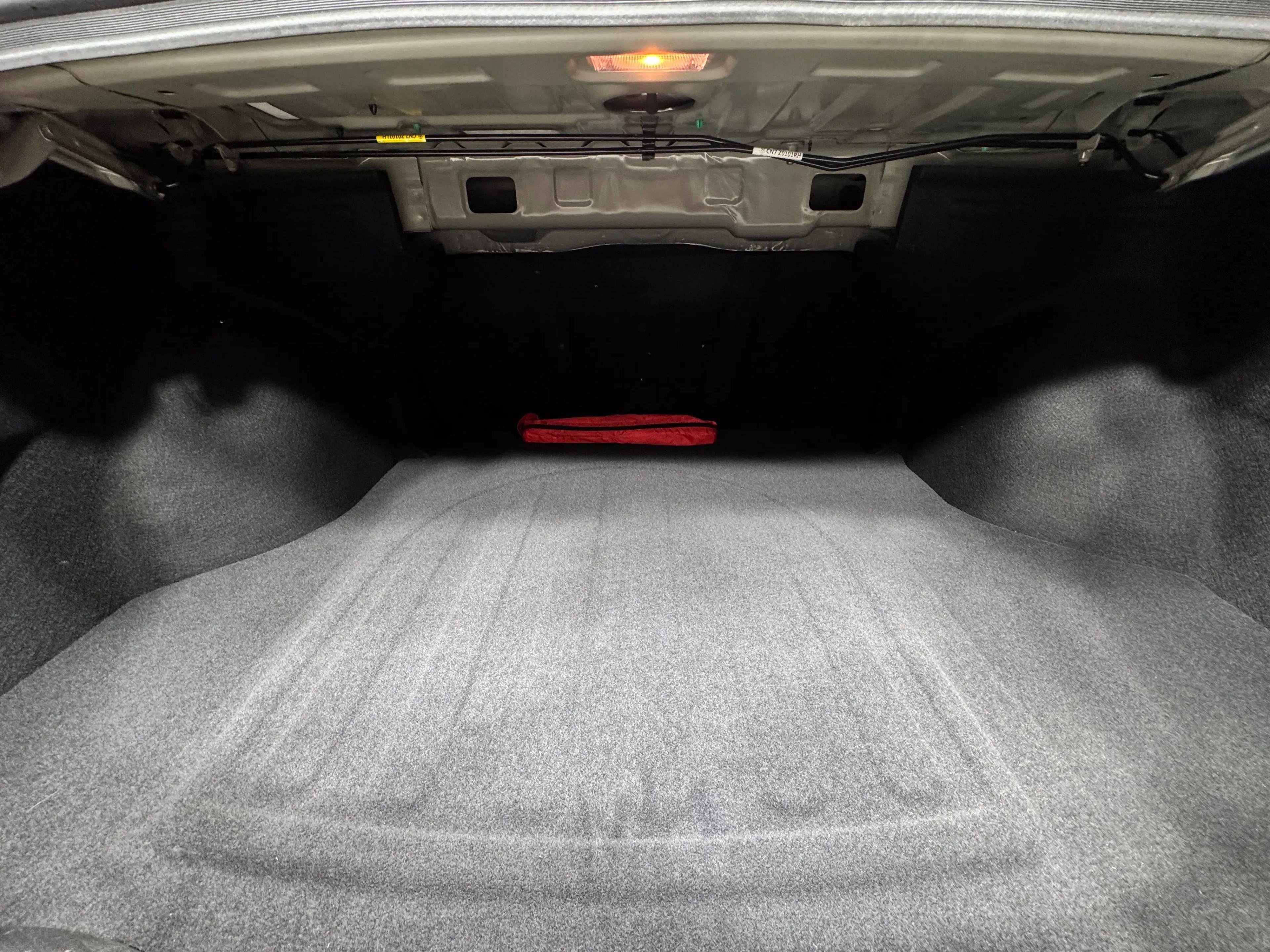 interior image_0