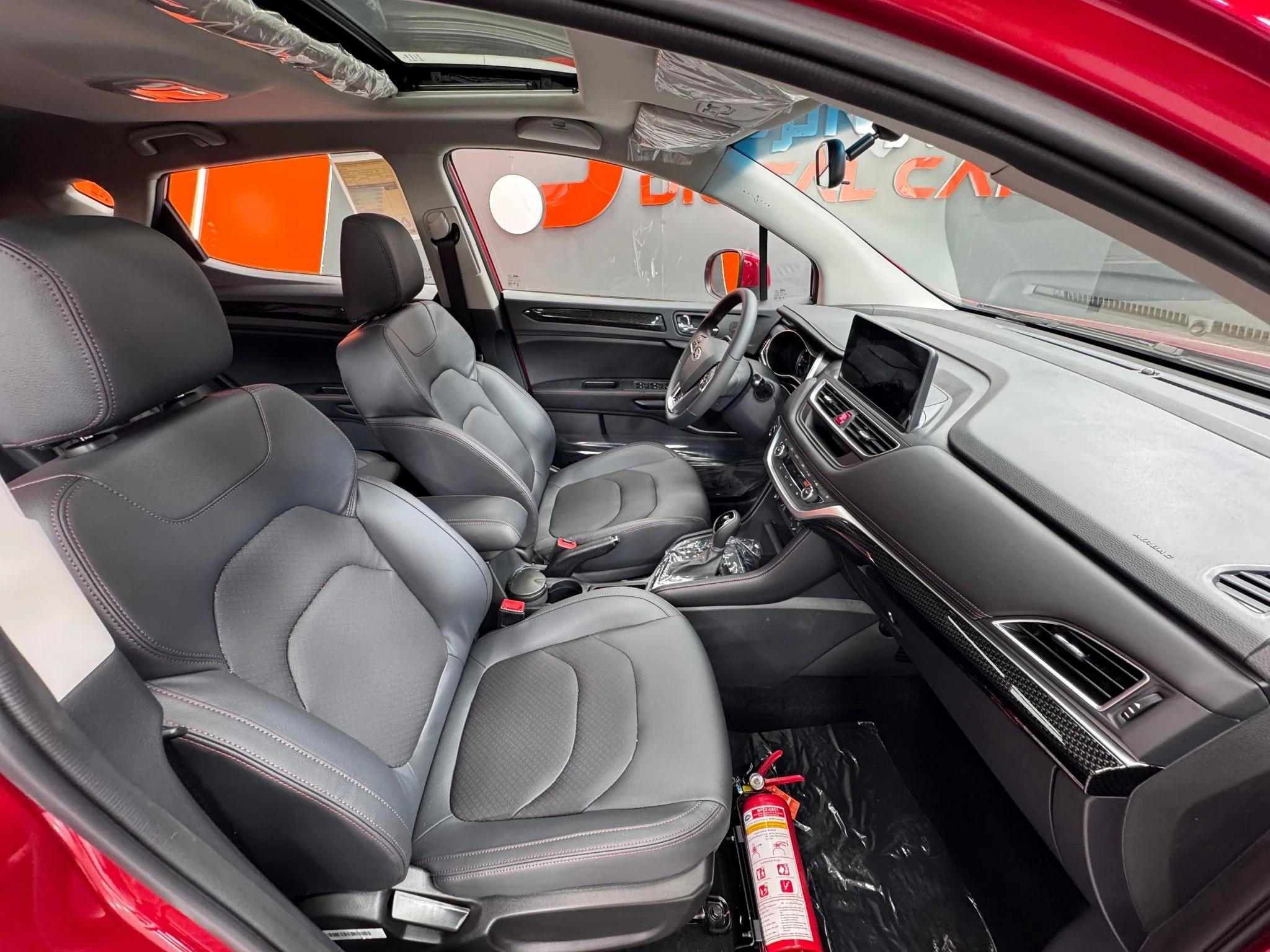 interior frontLeft