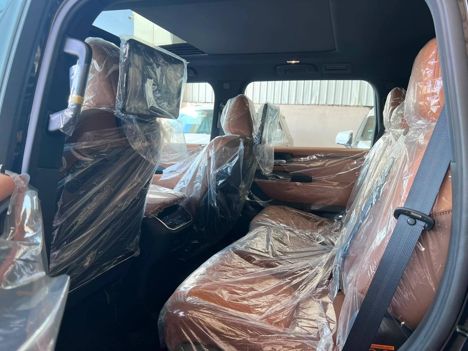 interior frontRight