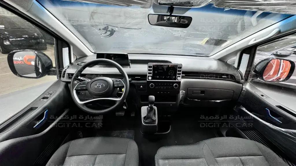 interior frontLeft
