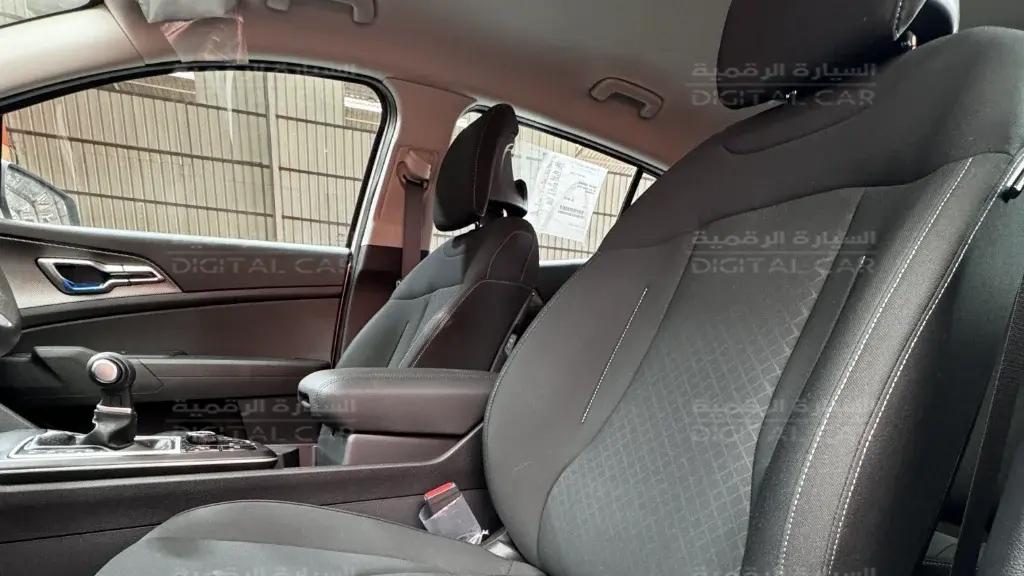 interior frontLeft